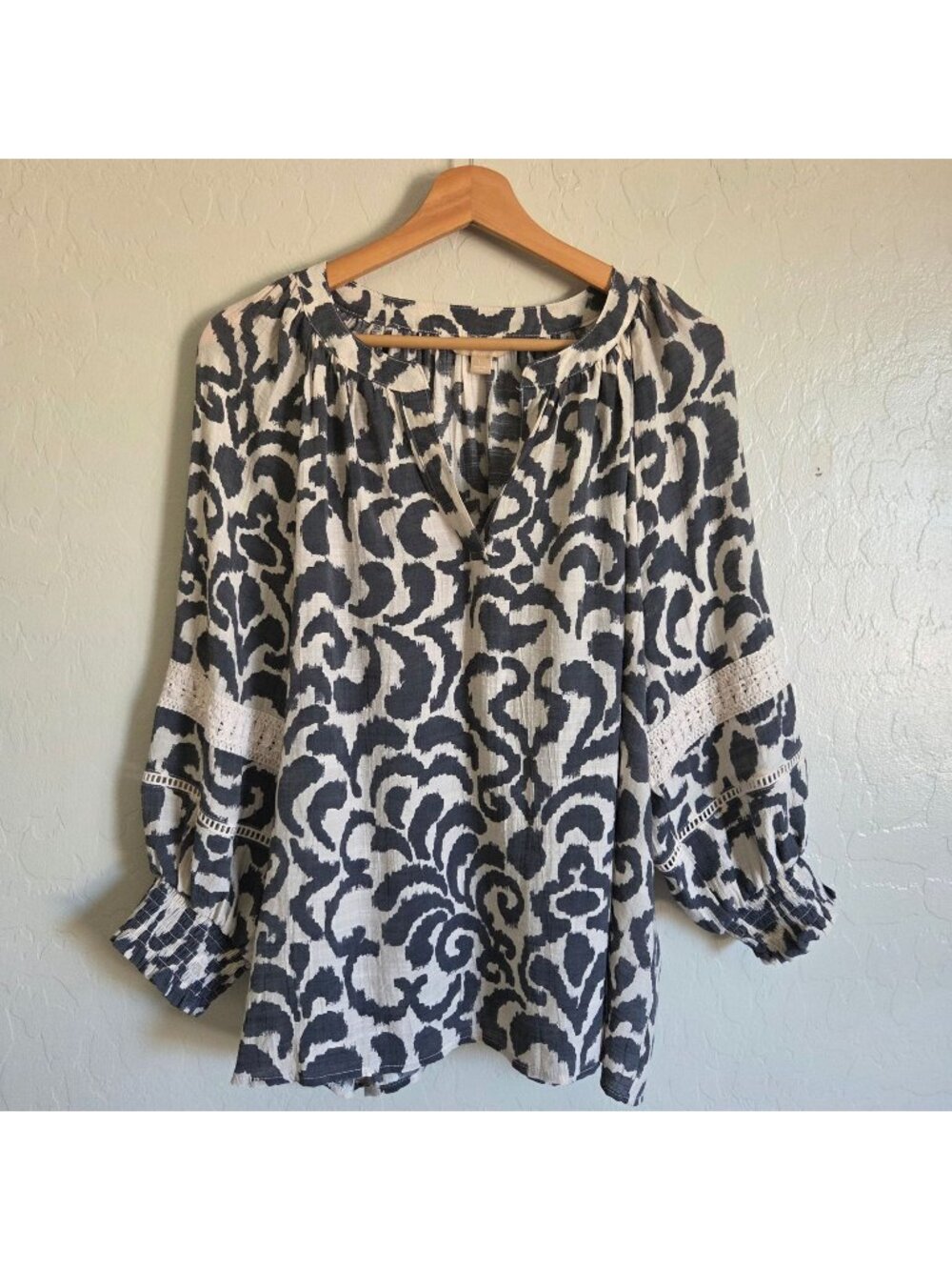 Hope & Harlow Split VNeck Long Sleeve Crochet Top Large Ikat Damask Boho Relaxed